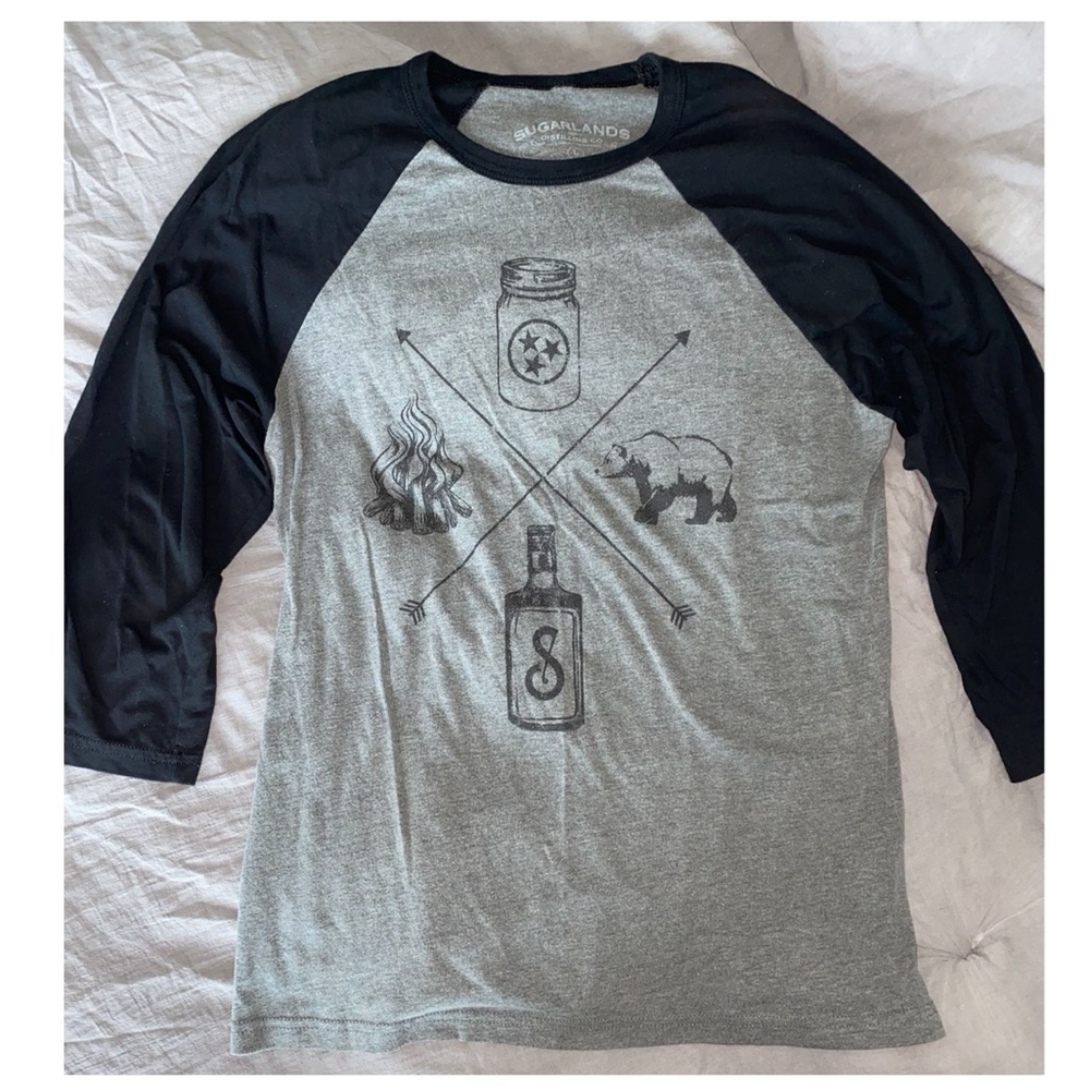 MEN’S baseball tee